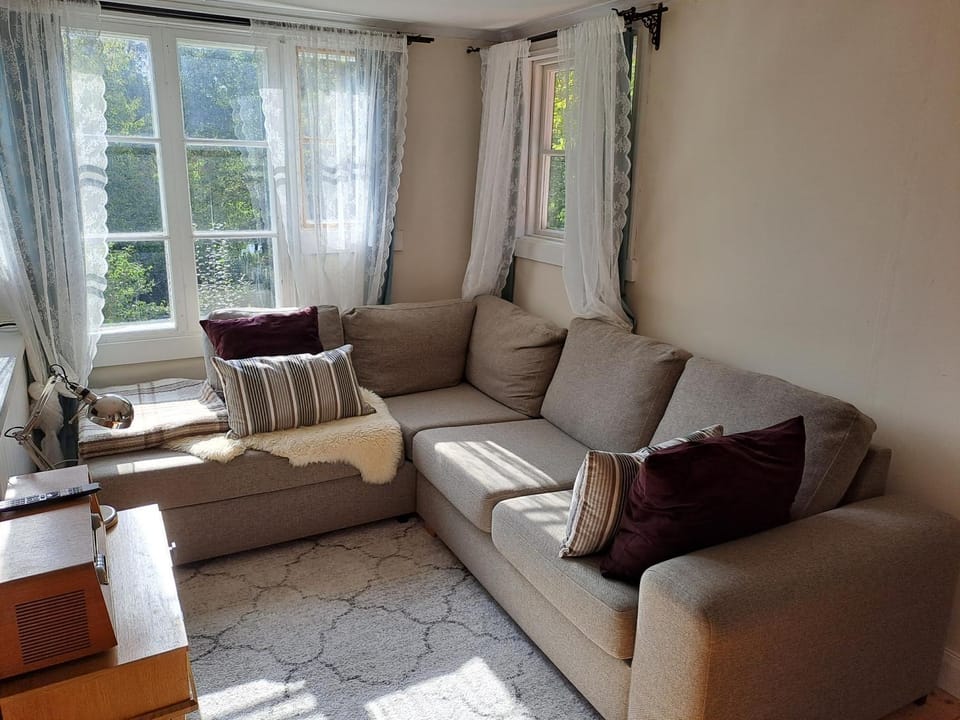Communal lounge/ TV room, TV and multimedia, Living room, Seating area