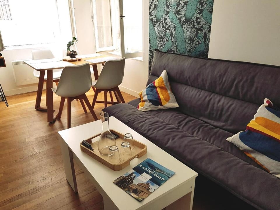 INTRAMUROS Charmant 30m2 rénové Apartment in St-Malo