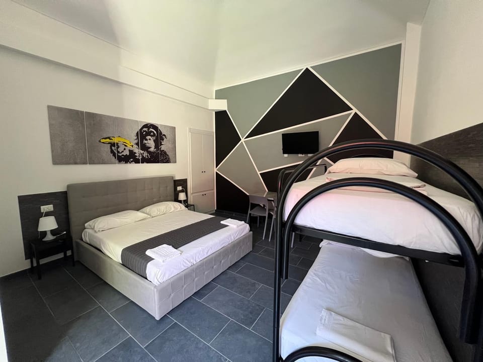 Bed, TV and multimedia, Photo of the whole room, Bedroom, bunk bed