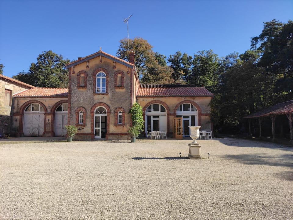 Facade/entrance, View (from property/room)