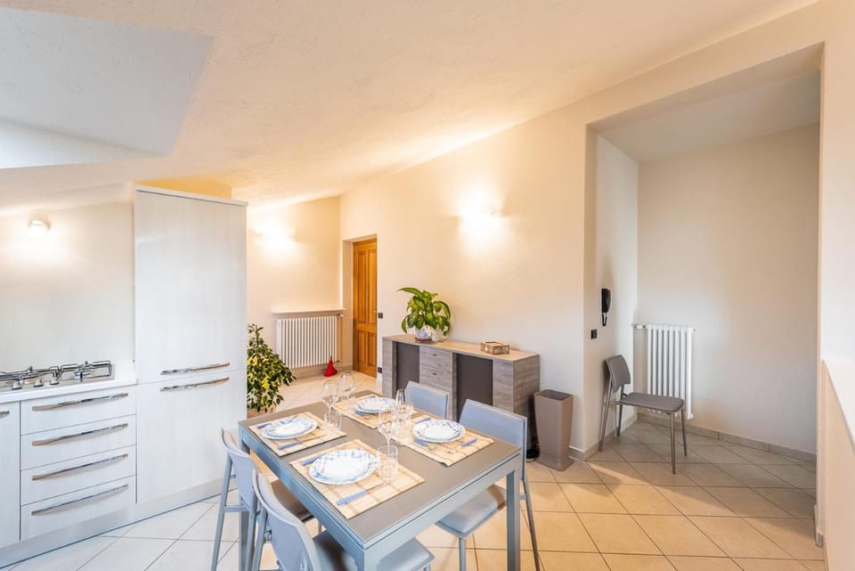 Kitchen or kitchenette, Living room, Dining area, oven