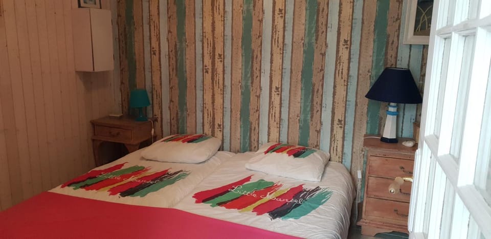 Property building, Bed