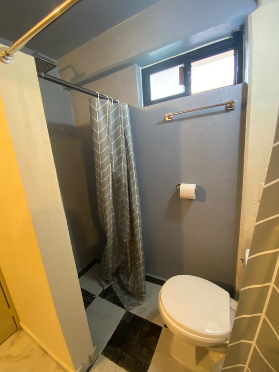 Shower, Toilet, Bathroom, towels