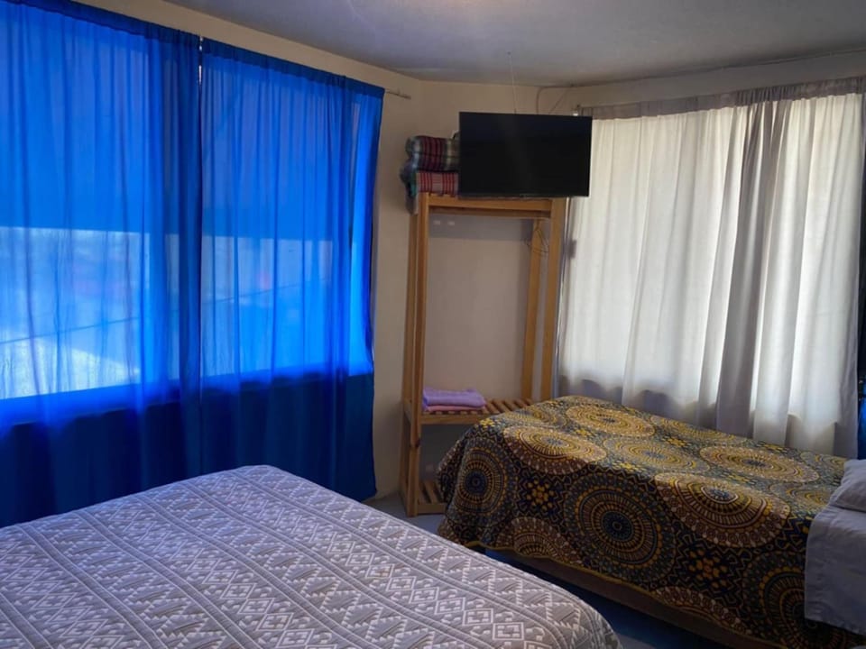 Bed, TV and multimedia, Photo of the whole room, Quiet street view