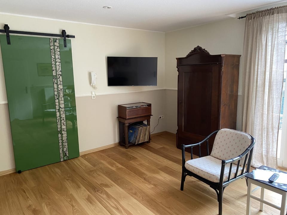 TV and multimedia, Living room, locker