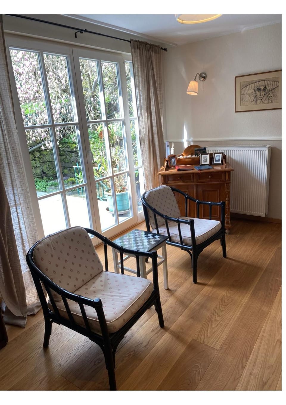 Living room, Photo of the whole room
