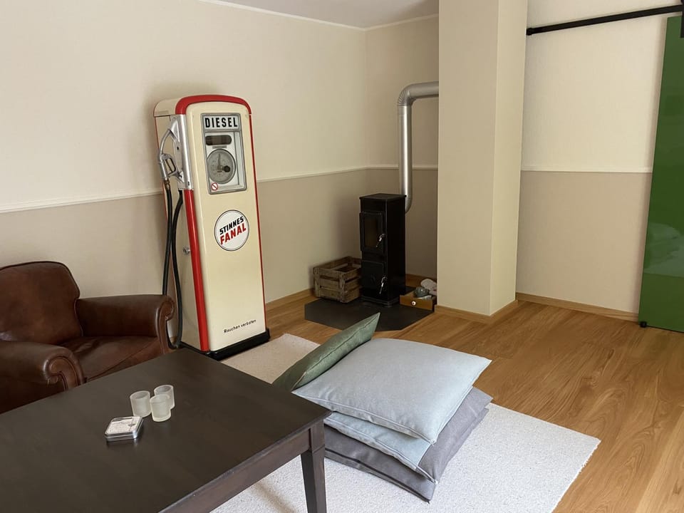 Living room, pet friendly