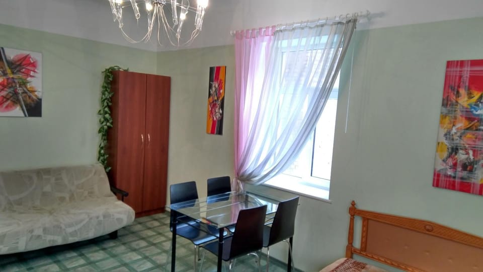 Photo of the whole room, Dining area