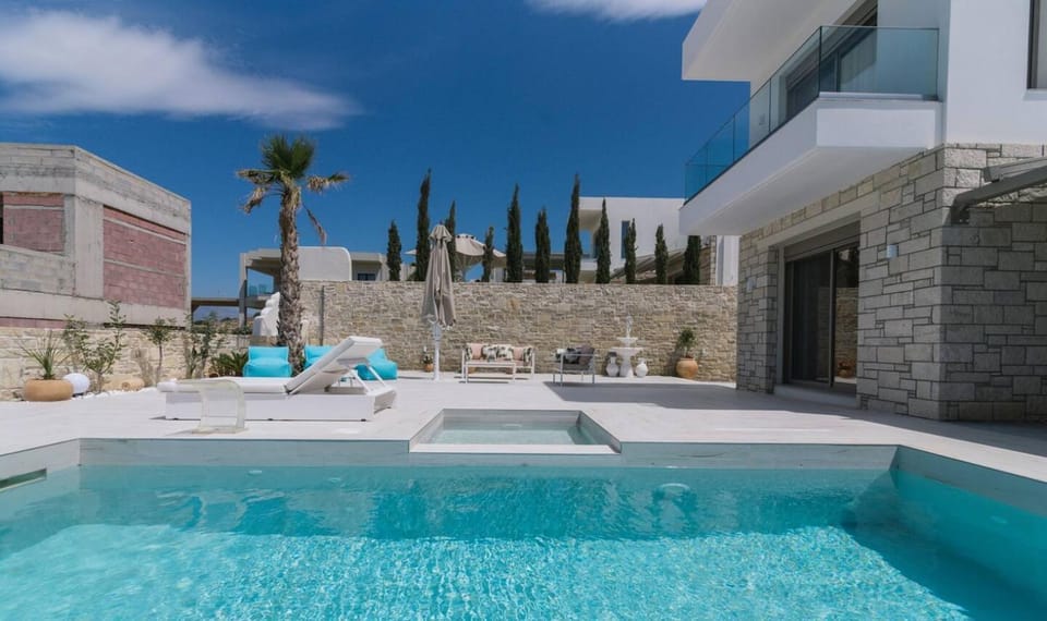 Swimming pool, sunbed
