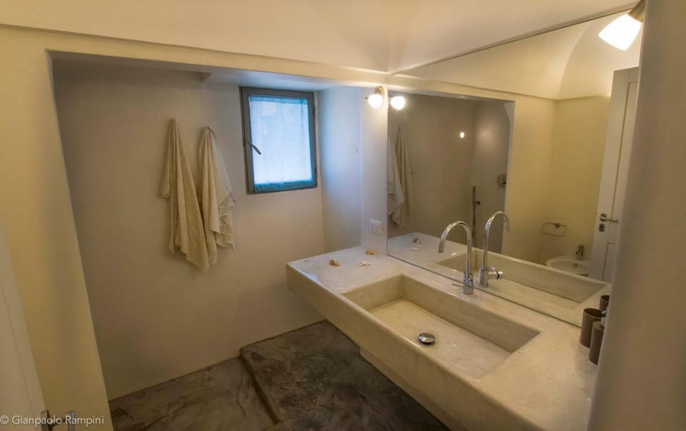 Bathroom, towels