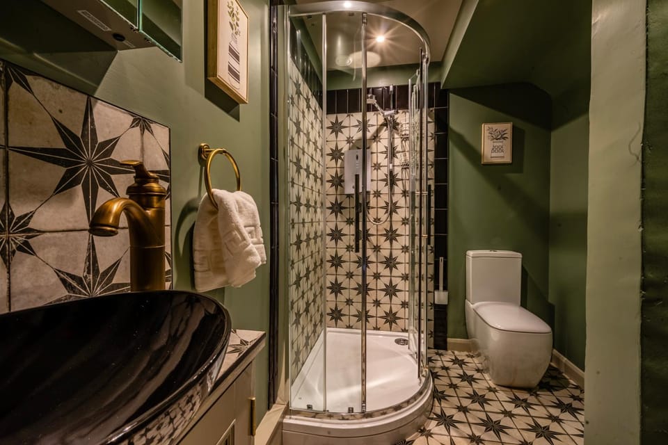 Shower, Toilet, Bathroom