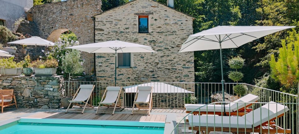 Property building, Garden, Mountain view, Mountain view, River view, River view, Swimming pool, sunbed