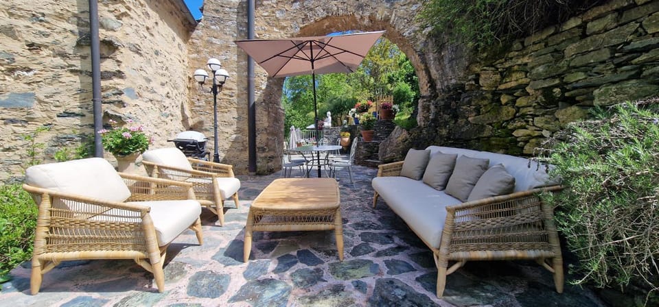 Property building, Natural landscape, BBQ facilities, Garden, Garden, Dining area, Garden view, Garden view, Swimming pool, Meals