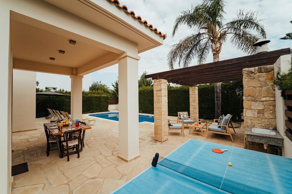 Patio, Seating area, Dining area, Swimming pool, sunbed