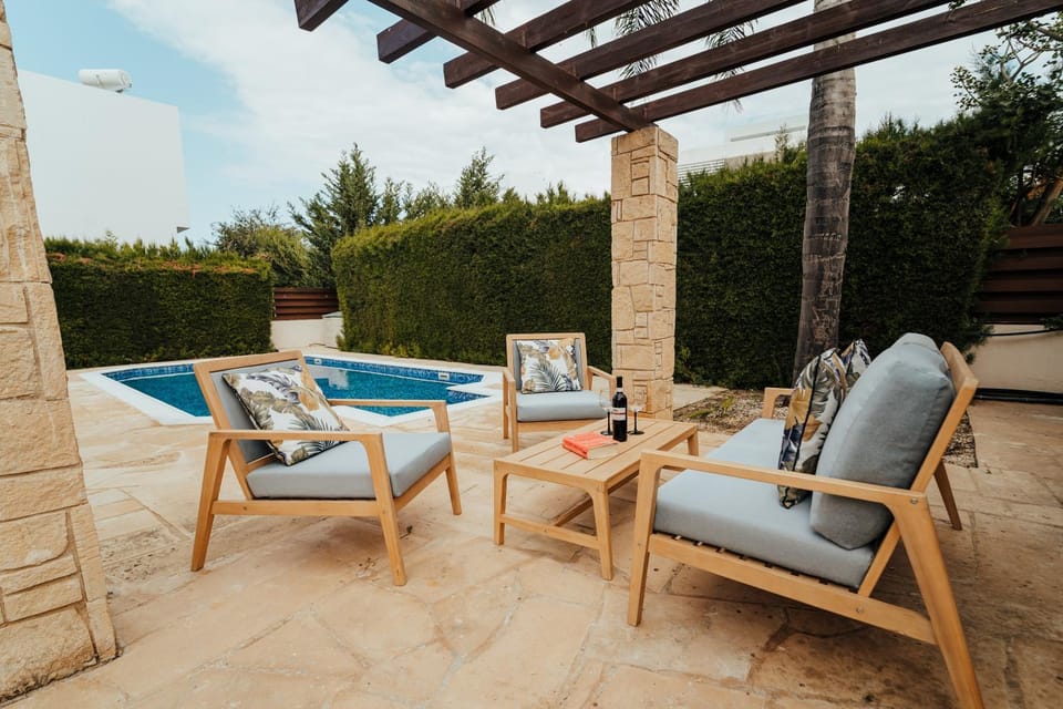 Pool view, Swimming pool, sunbed
