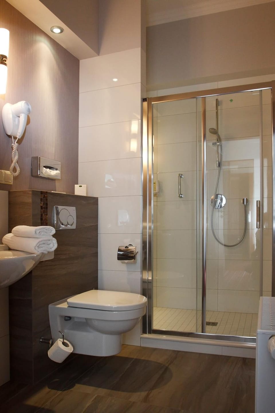 Shower, Toilet, Bathroom, towels