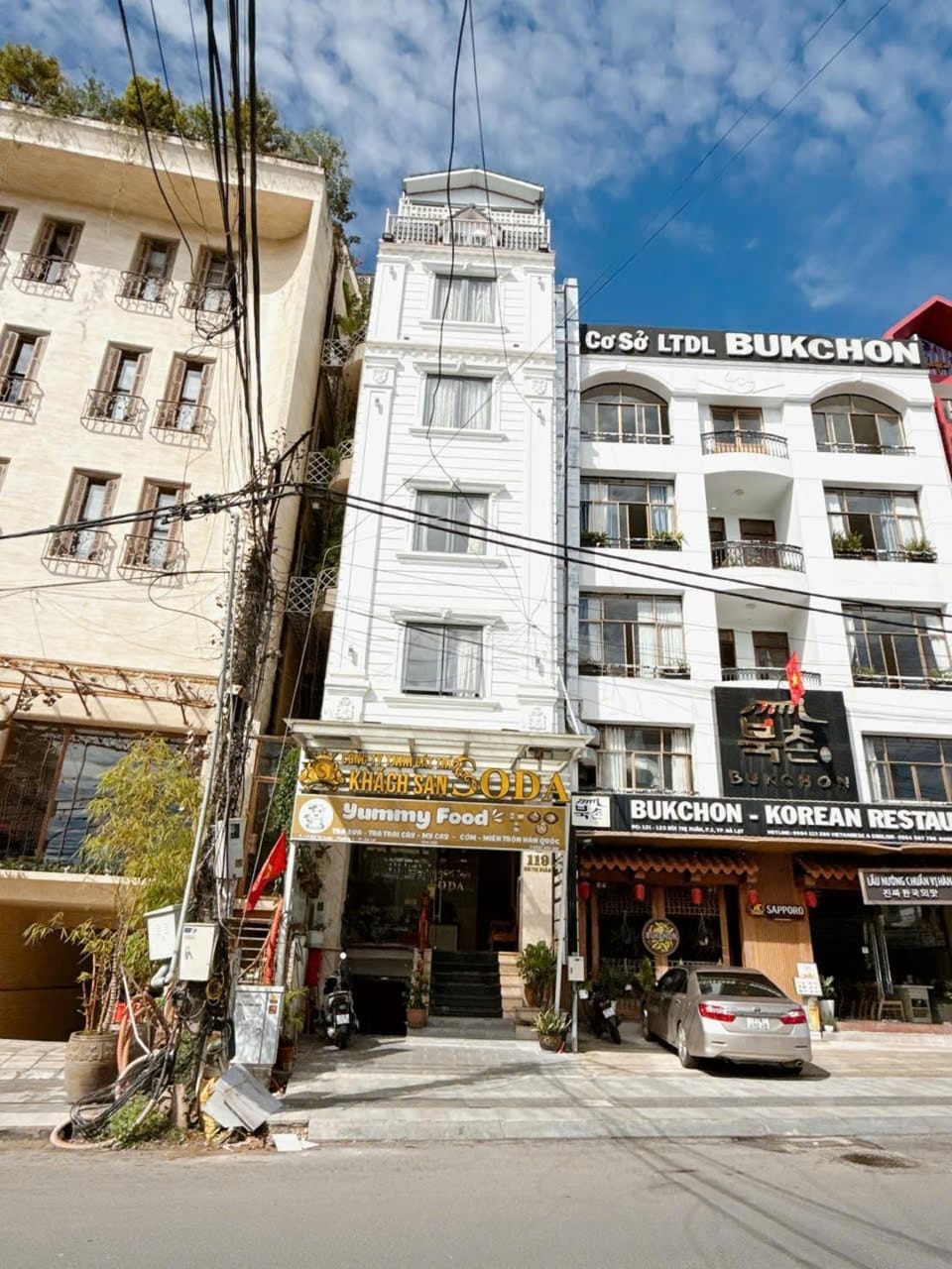 Property building, Day, Neighbourhood, City view, Street view, Location, Parking