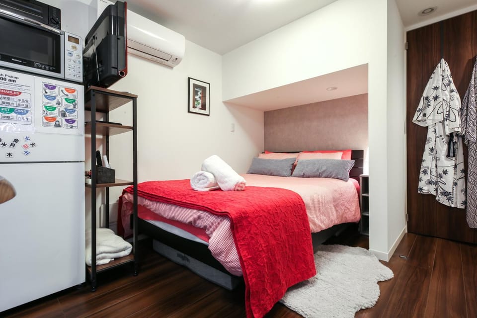 Bed, Evening entertainment, towels, air conditioner