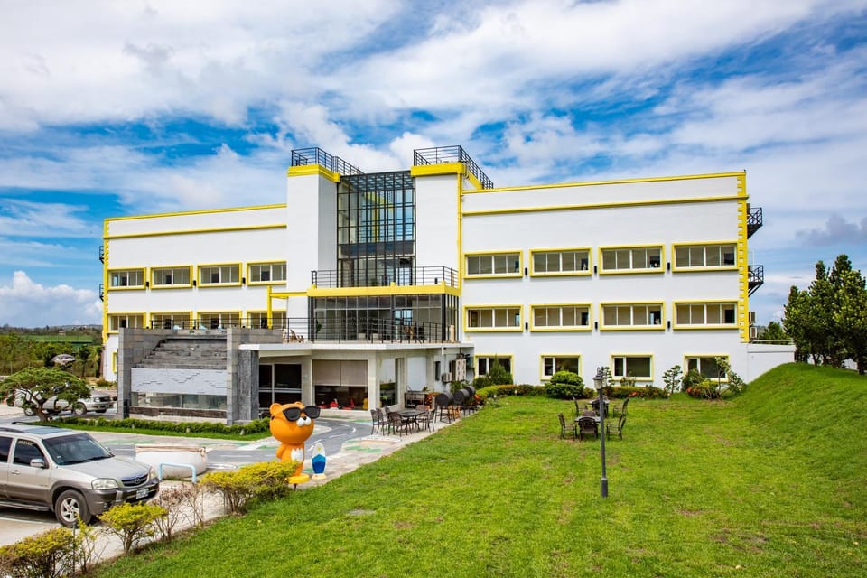 Property building, Garden view, Parking
