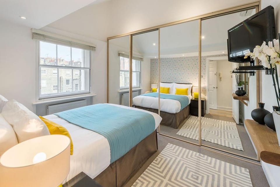 Bed, TV and multimedia, Photo of the whole room, Bedroom