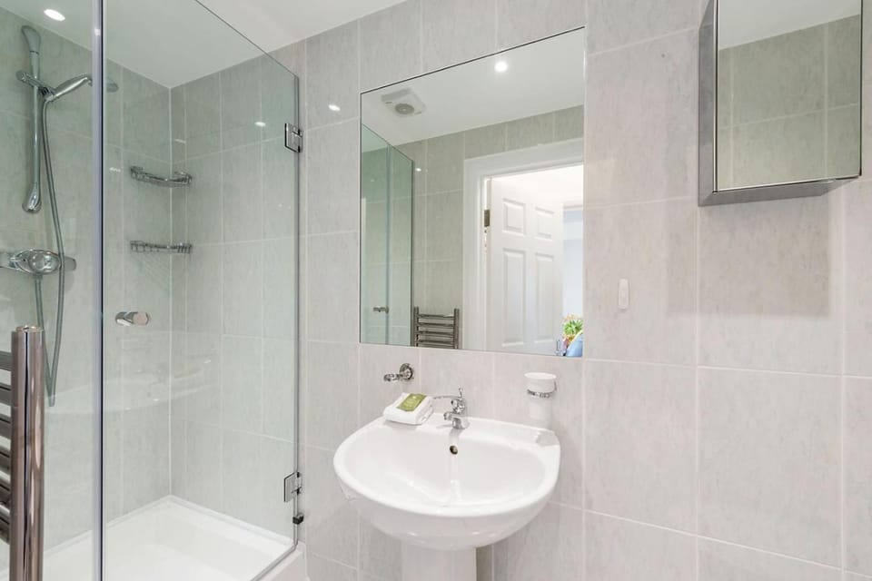 Shower, Bathroom, towels