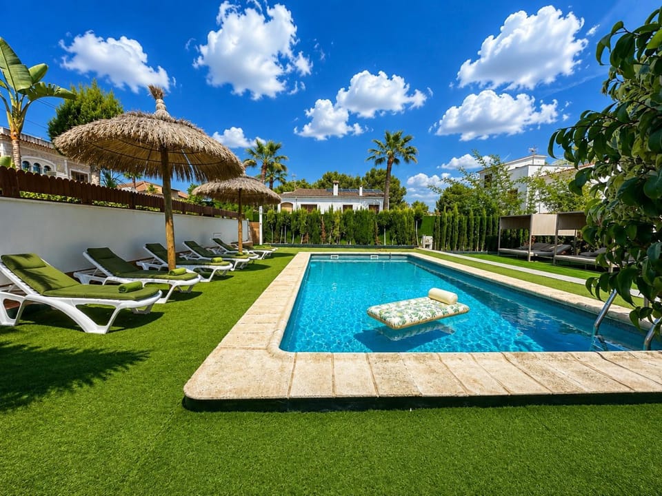 Garden view, Swimming pool, sunbed