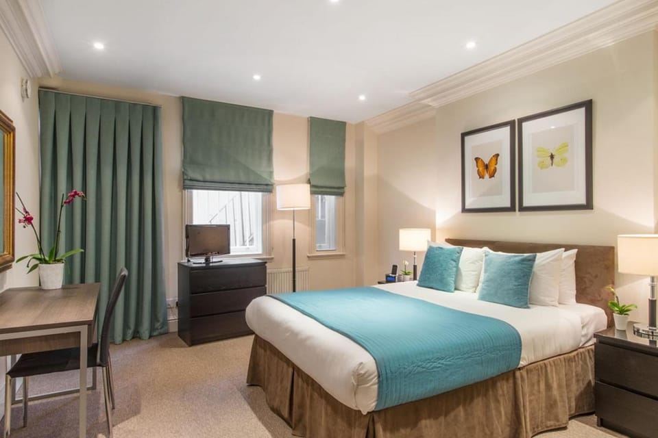 Bed, Living room, Photo of the whole room, Bedroom