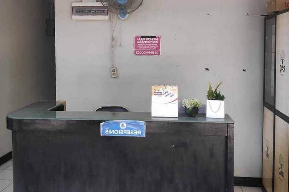 Staff, Property logo or sign, Lobby or reception