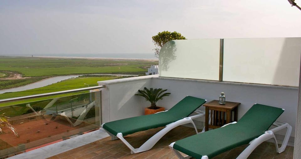 Marina 2. Atico de Lujo. Vistas al Mar. Piscina. Apartment in Conil de la Frontera