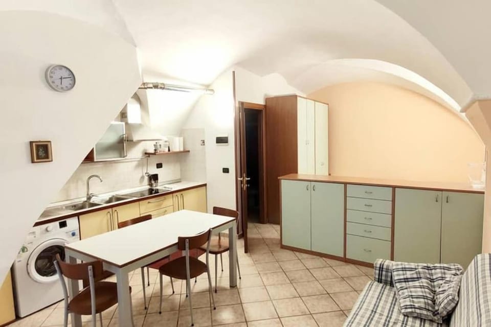 Living room, Dining area, stove