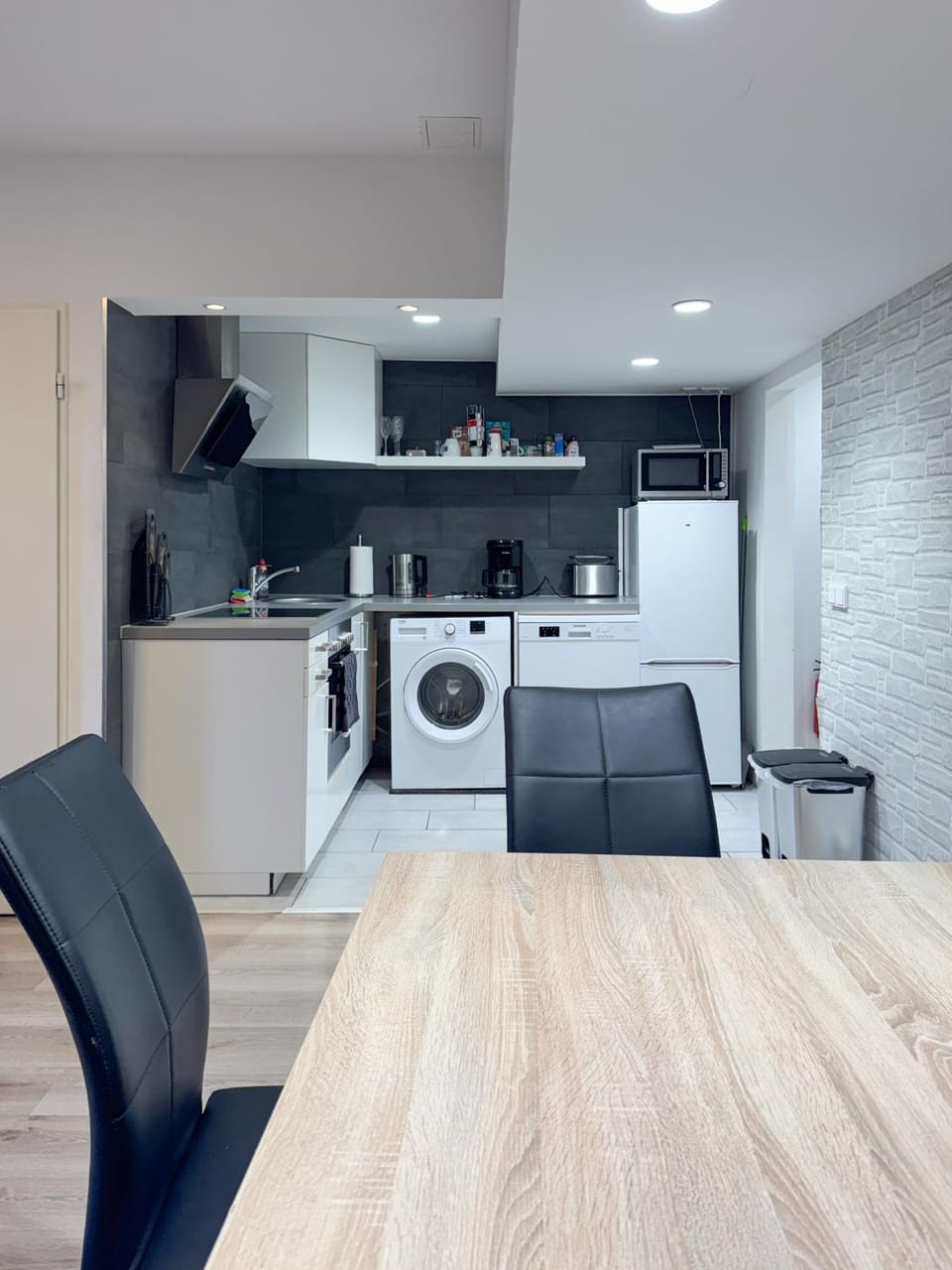 Dining area, kitchen
