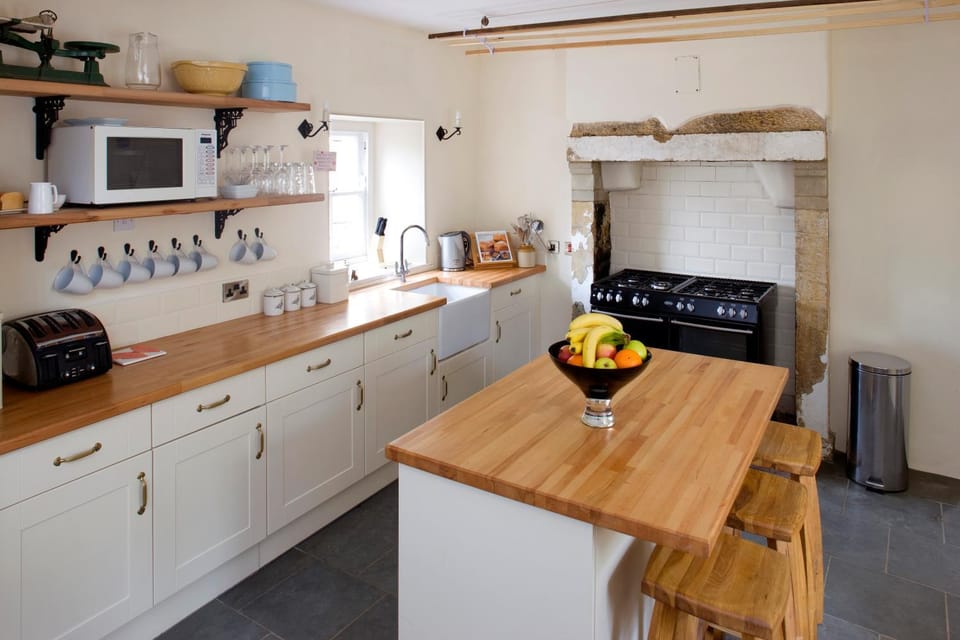 Coffee/tea facilities, Kitchen or kitchenette, Food and drinks, Seating area, Dining area, Food, dishwasher, oven, pet friendly, stove, toaster