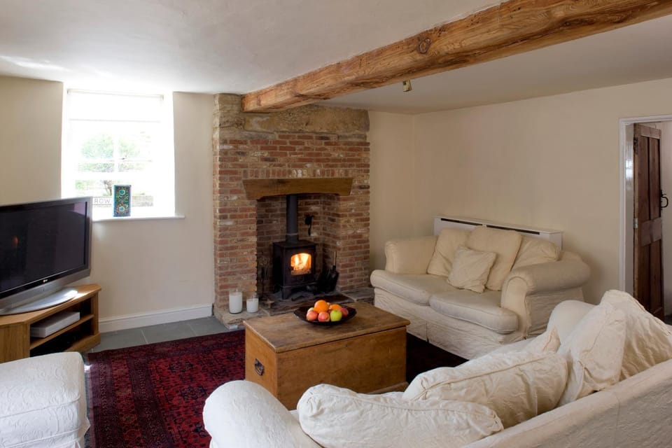 Communal lounge/ TV room, TV and multimedia, Living room, Seating area, Evening entertainment