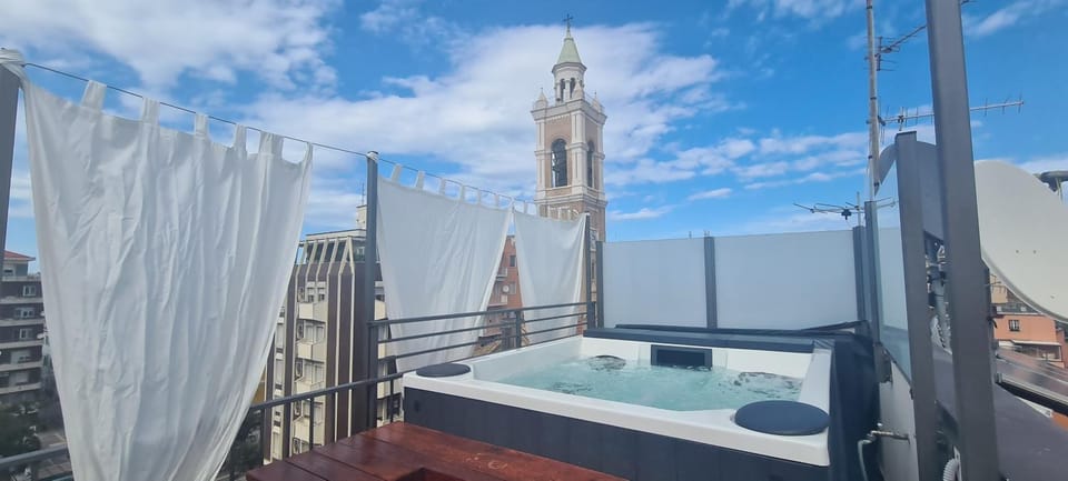 Massage, Solarium, Spa and wellness centre/facilities