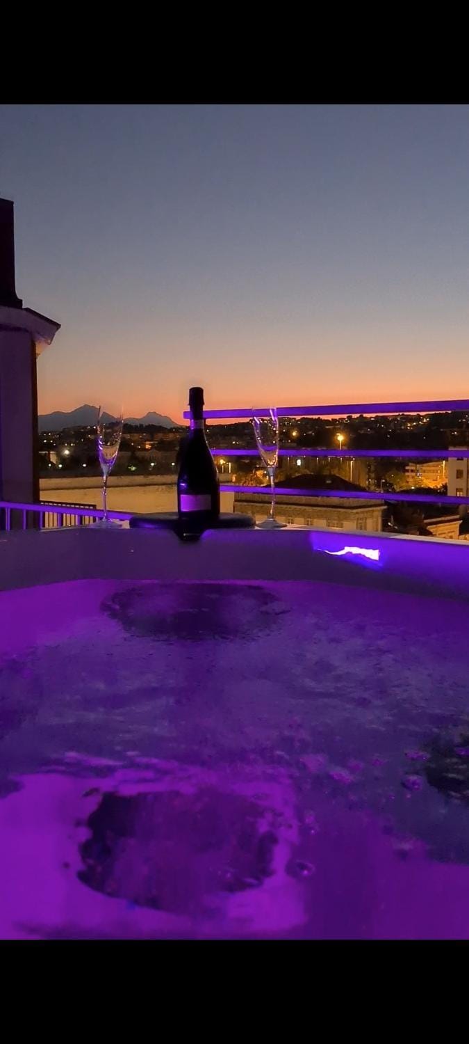 Massage, Solarium, Spa and wellness centre/facilities