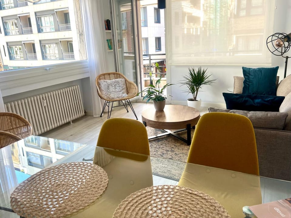 NEW Gorgeous Central Apartment - Beachfront - 3 BD Apartment in San Sebastian