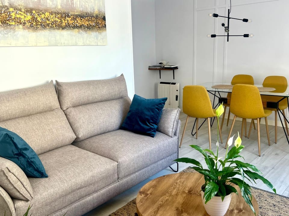 NEW Gorgeous Central Apartment - Beachfront - 3 BD Apartment in San Sebastian