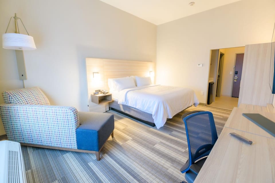 Holiday Inn Express & Suites Dayton East - Beavercreek by IHG Hotel in Beavercreek