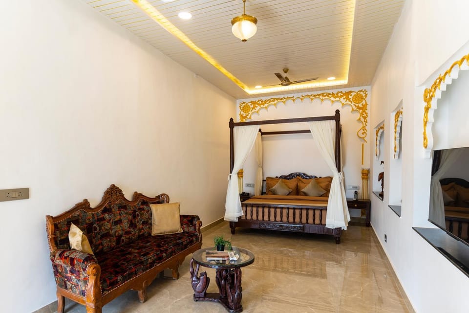 Bed, Seating area