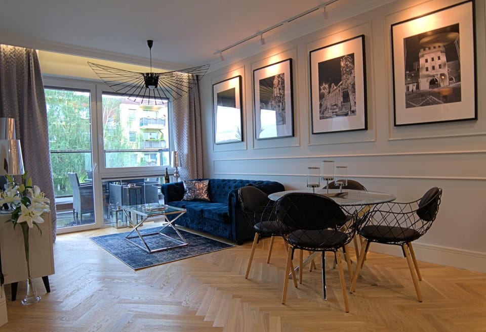 Living room, Photo of the whole room