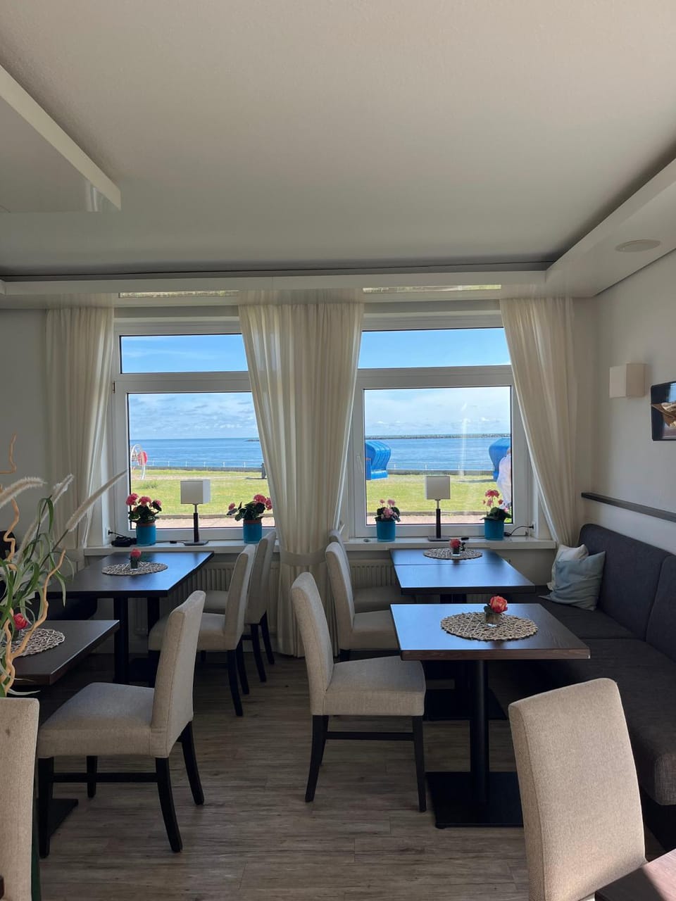 Communal lounge/ TV room, View (from property/room)