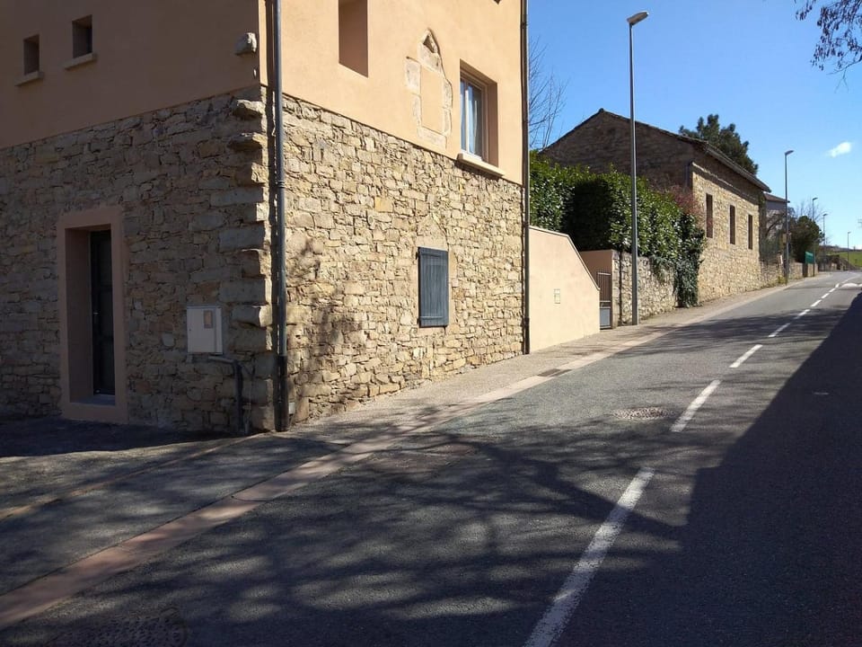 Studio Le Ménascle Apartment in Occitanie