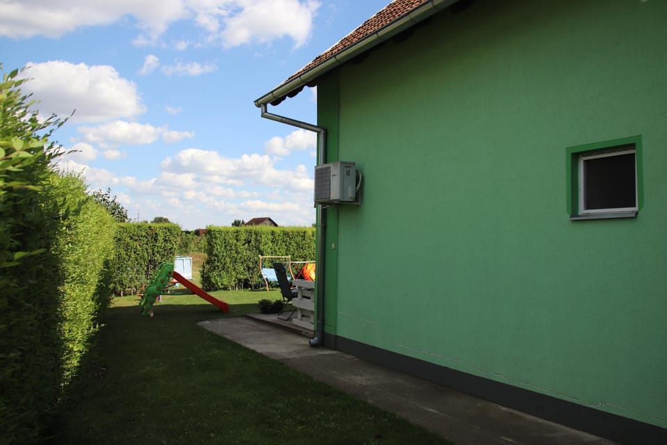 Property building, Patio, Facade/entrance, Garden