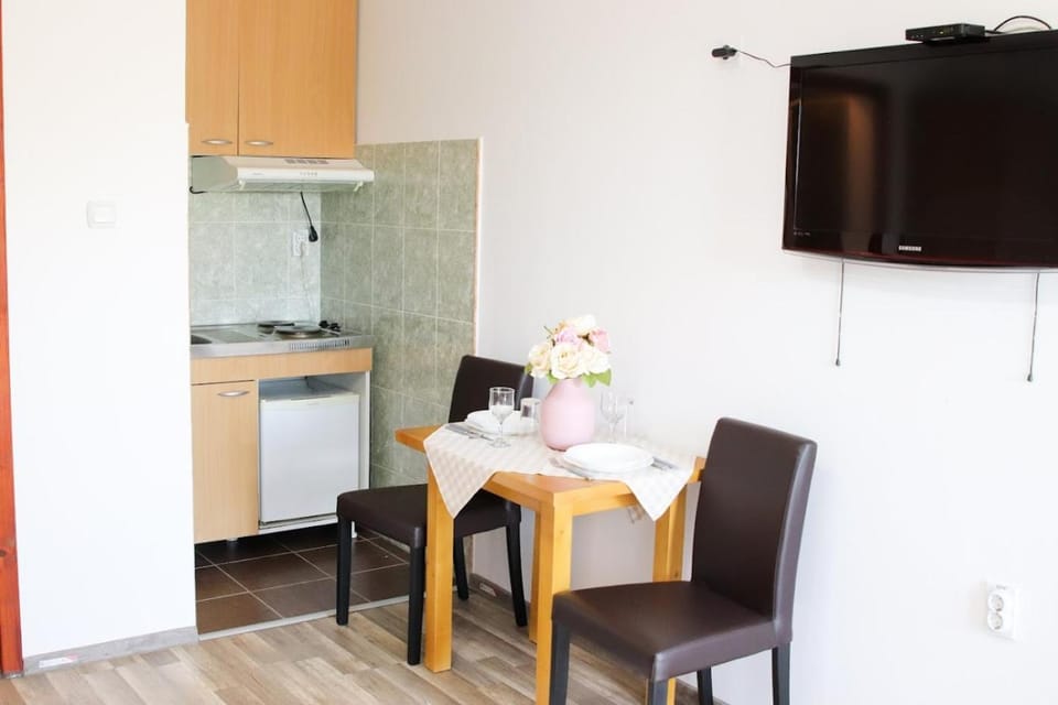 TV and multimedia, kitchen, kitchen