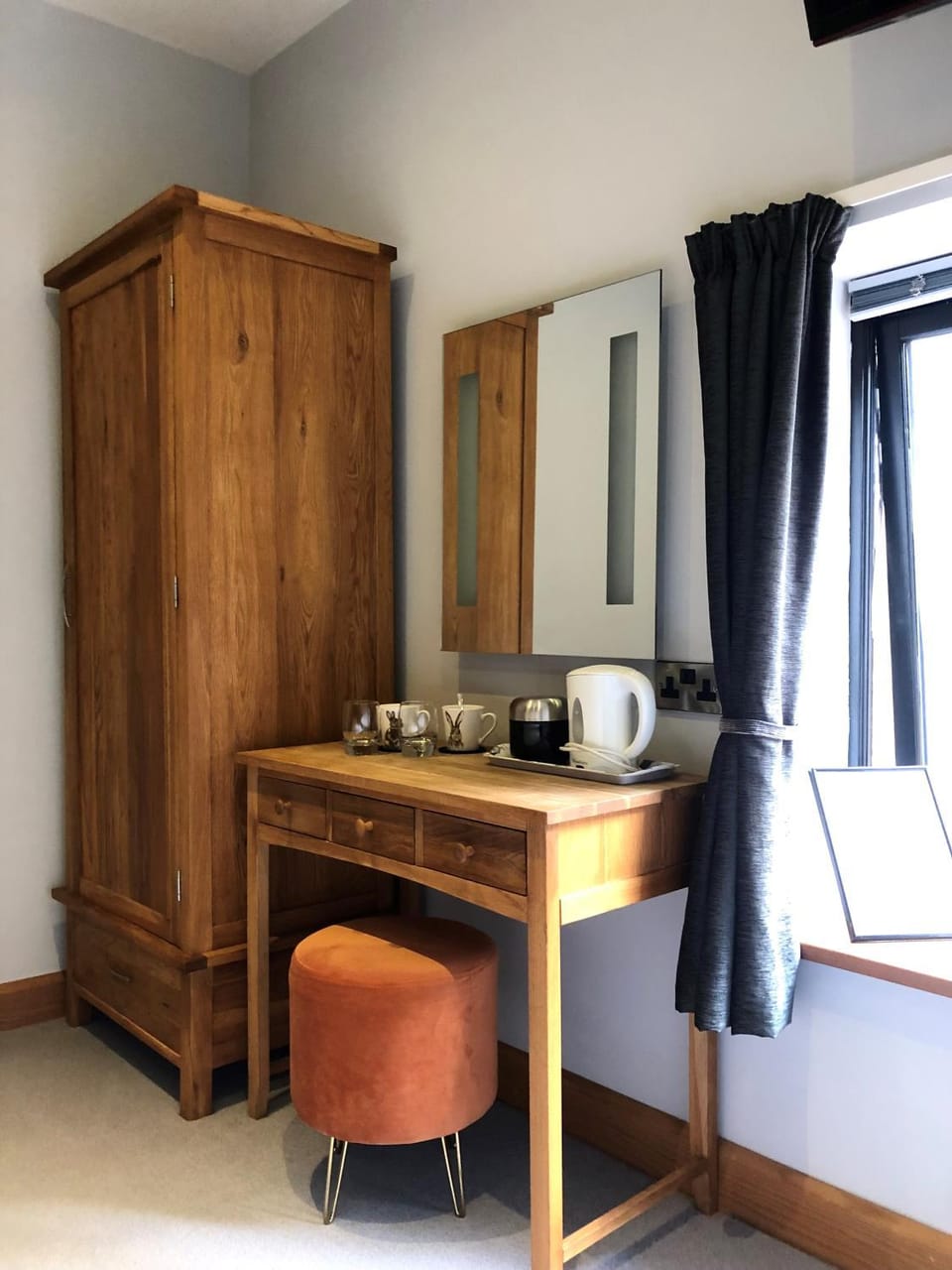 Bedroom, wardrobe