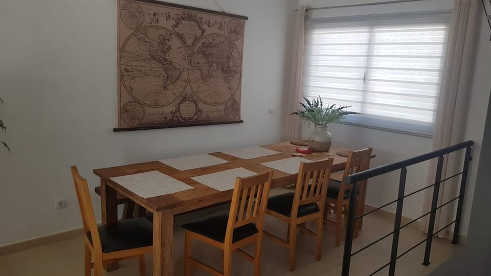 Photo of the whole room, Decorative detail, Dining area
