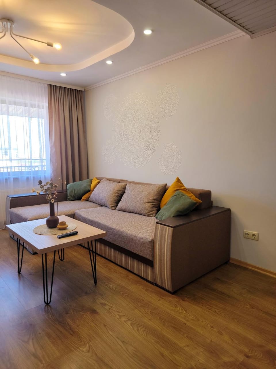 Photo of the whole room, Seating area