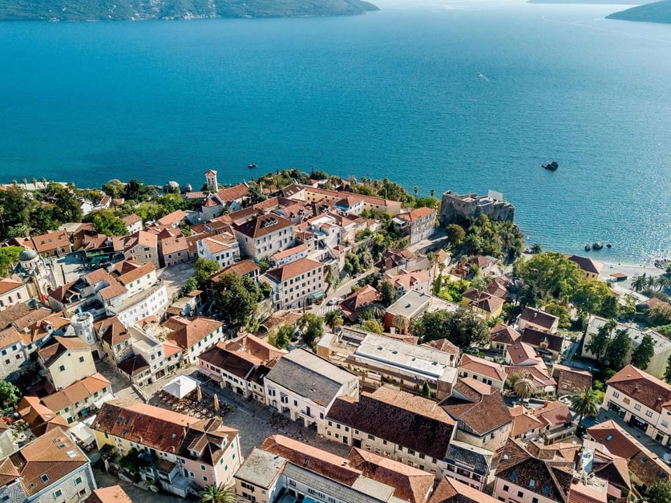 Neighbourhood, City view