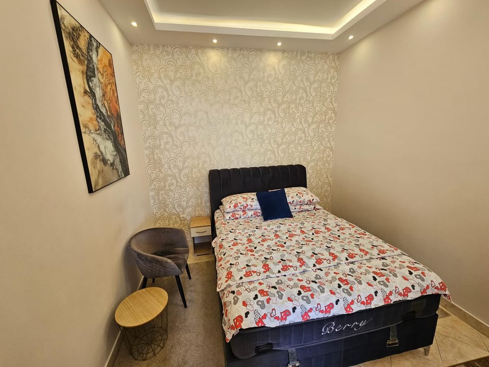 Bed, Photo of the whole room, Bedroom