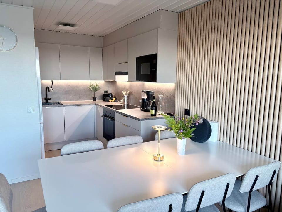 Dining area, kitchen